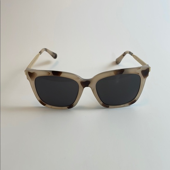 DIFF Hailey Brown Tortoise Frame Sunglasses with Dark Lenses main image 5
